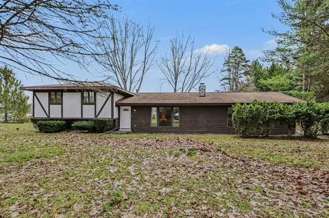 50507 Pleasant, Dowagiac, MI 49047