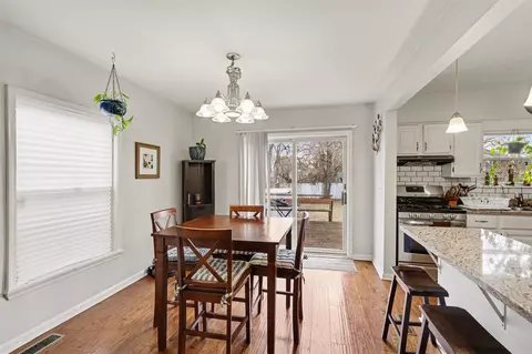 Dining - 431 Orange, Jackson, MI 49202 photo 2 of 2