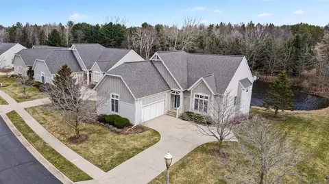 18202 Lost Crk, Spring Lake, MI 49456