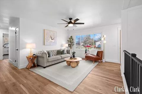 Living - 320 Roberta Jayne, Lowell, MI 49331 photo 2 of 3
