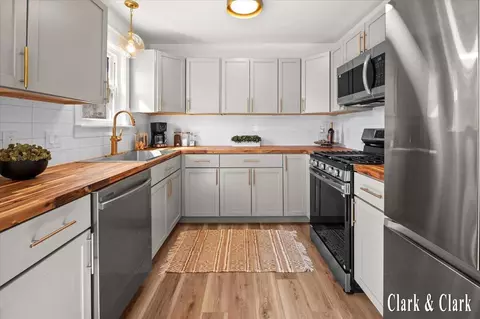Kitchen - 320 Roberta Jayne, Lowell, MI 49331 photo 1 of 3
