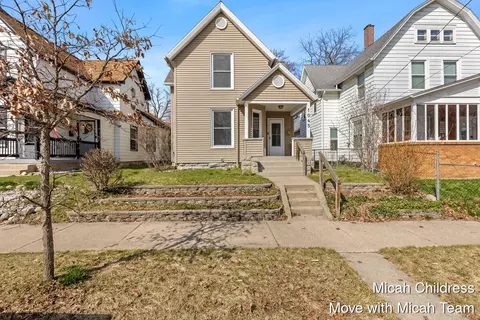1045 Jackson, Grand Rapids, MI 49504