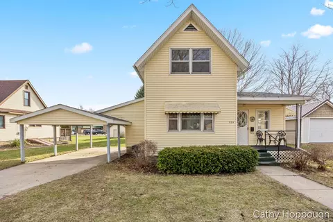 824 5th, Lake Odessa, MI 48849