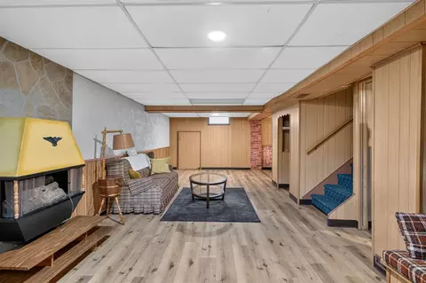 Living - 2318 Lancaster, Jackson, MI 49202 photo 5 of 6