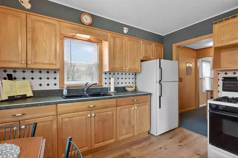 Kitchen - 2318 Lancaster, Jackson, MI 49202 photo 1 of 3