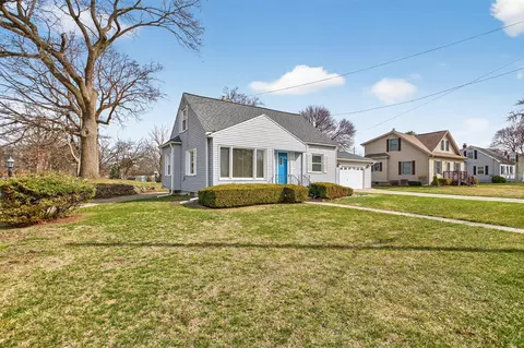 Exterior - 2318 Lancaster, Jackson, MI 49202 photo 2 of 13