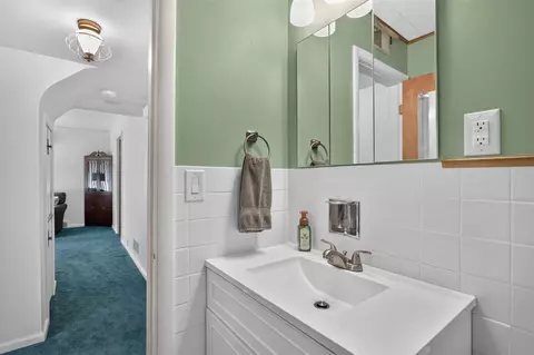 Entry Way - 2318 Lancaster, Jackson, MI 49202 photo 4 of 5