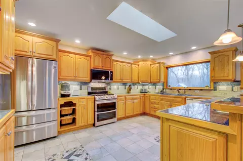 Kitchen - 5933 Salabelle, Jackson, MI 49201 photo 1 of 5