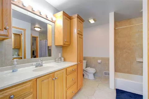 Bath - 5933 Salabelle, Jackson, MI 49201 photo 6 of 7