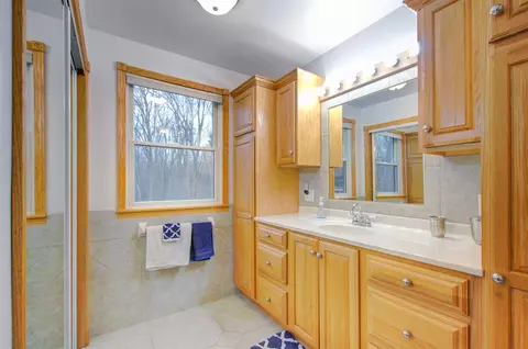 Bath - 5933 Salabelle, Jackson, MI 49201 photo 5 of 7