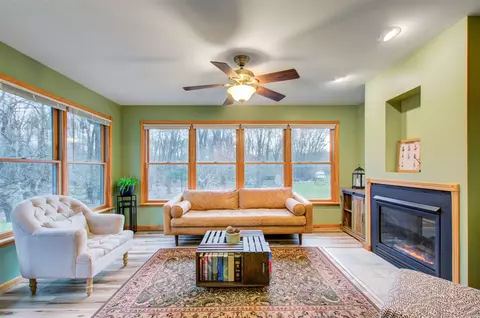 Living - 5933 Salabelle, Jackson, MI 49201 photo 1 of 4