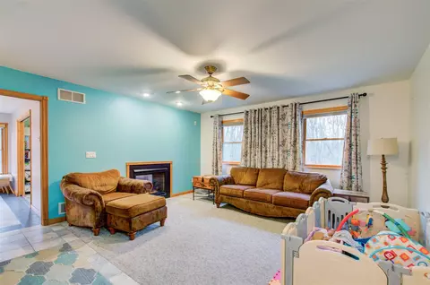Living - 5933 Salabelle, Jackson, MI 49201 photo 3 of 4