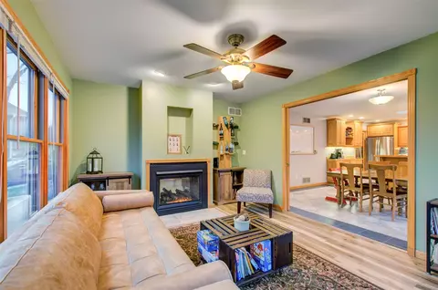 Living - 5933 Salabelle, Jackson, MI 49201 photo 2 of 4