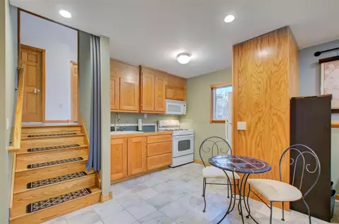 Kitchen - 5933 Salabelle, Jackson, MI 49201 photo 4 of 5