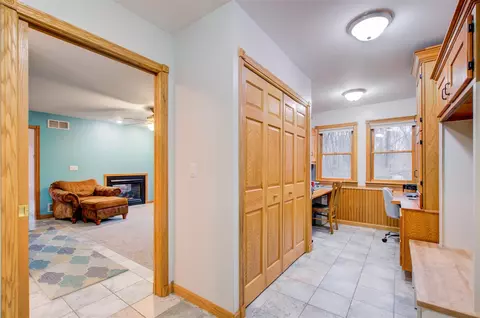 Entry Way - 5933 Salabelle, Jackson, MI 49201 photo 3 of 7