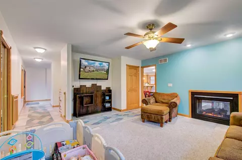 Living - 5933 Salabelle, Jackson, MI 49201 photo 4 of 4