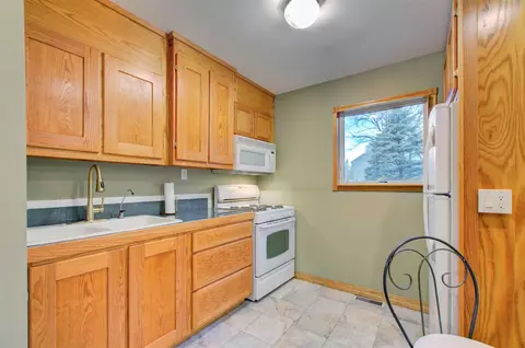 Kitchen - 5933 Salabelle, Jackson, MI 49201 photo 5 of 5