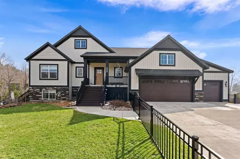 489 S S Un, Douglas, MI 49406