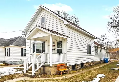 289 6th, Manistee, MI 49660