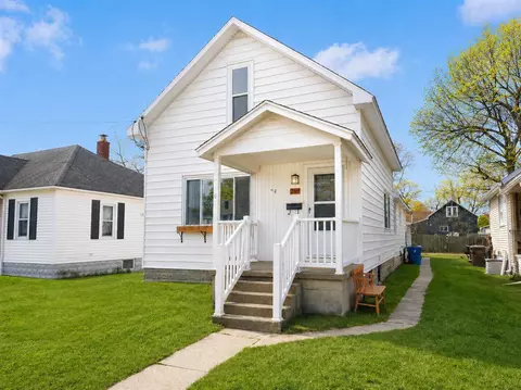 289 6th, Manistee, MI 49660