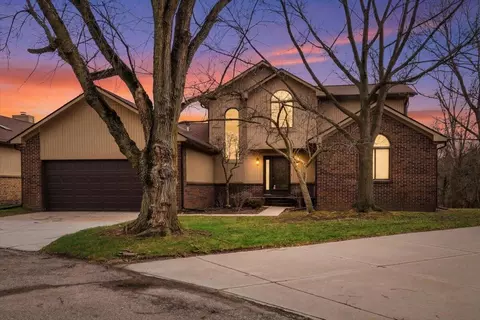 7513 Hickory Hl, West Bloomfield, MI 48322
