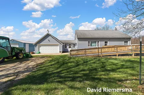 466 27th, Allegan, MI 49010