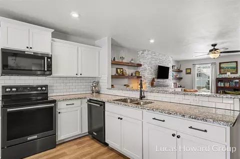 Kitchen - 59587 Silvergrass, Mattawan, MI 49071 photo 4 of 5