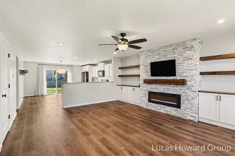 Living - 59587 Silvergrass, Mattawan, MI 49071 photo 3 of 4