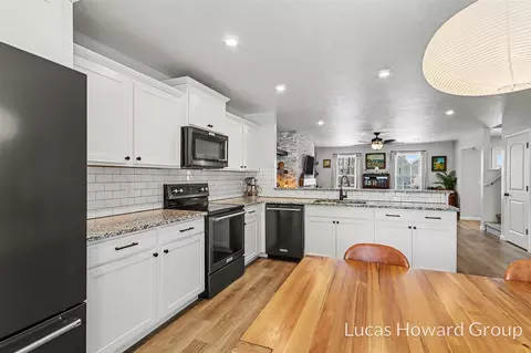 Kitchen - 59587 Silvergrass, Mattawan, MI 49071 photo 3 of 5