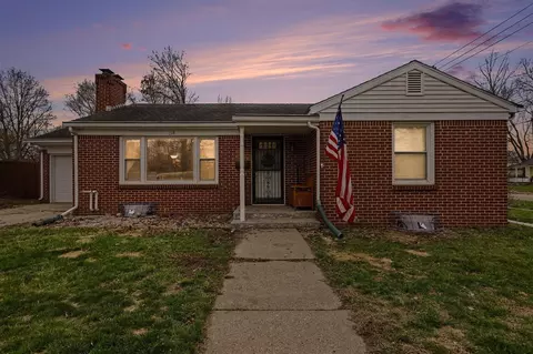 118 W Hoffman, Three Rivers, MI 49093 photo 2