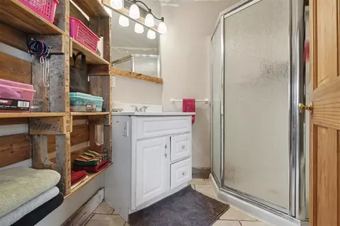 Bath - 53699 Flatbush, Marcellus, MI 49067 photo 2 of 2