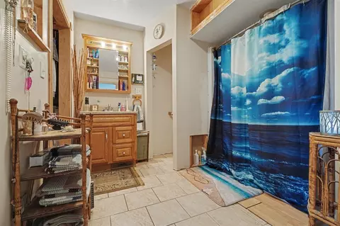 Bath - 53699 Flatbush, Marcellus, MI 49067 photo 1 of 2