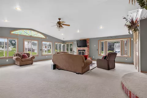Living - 7596 Wadding, Onsted, MI 49265 photo 2 of 5