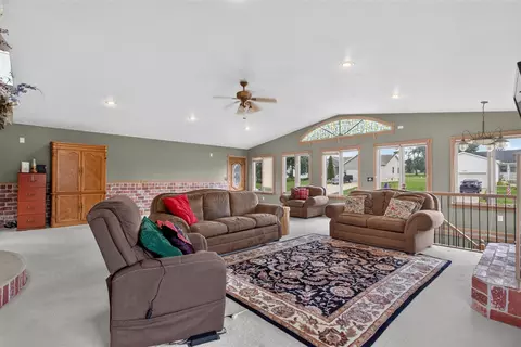 Living - 7596 Wadding, Onsted, MI 49265 photo 3 of 5