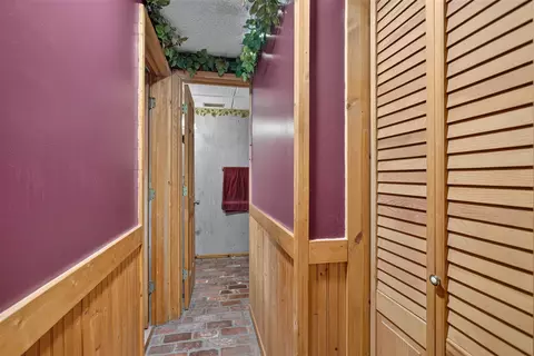 Entry Way - 7596 Wadding, Onsted, MI 49265 photo 3 of 8