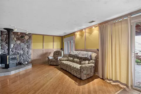 Living - 7596 Wadding, Onsted, MI 49265 photo 5 of 5