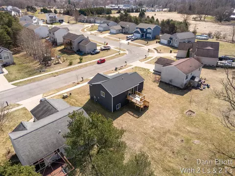 View/Area - 749 Pine Rdg, Belding, MI 48809 photo 2 of 4