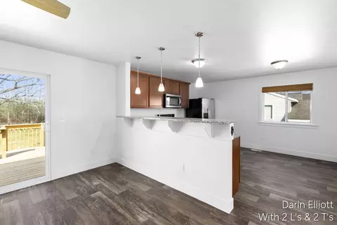 Living - 749 Pine Rdg, Belding, MI 48809 photo 5 of 5
