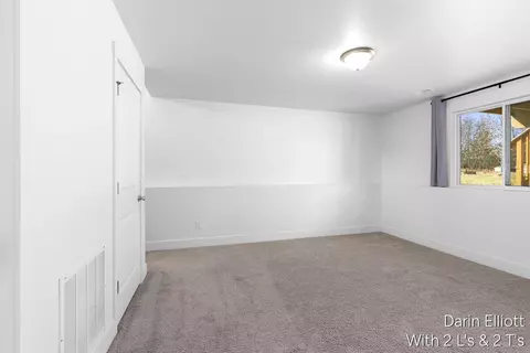 Bedroom - 749 Pine Rdg, Belding, MI 48809 photo 5 of 8