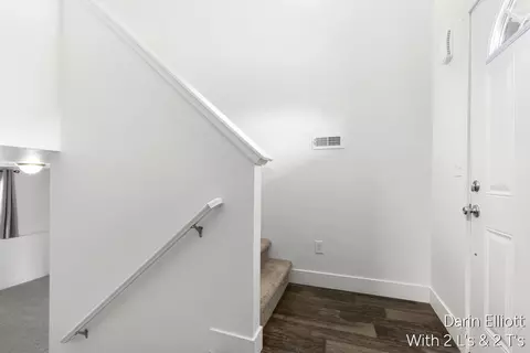 Entry Way - 749 Pine Rdg, Belding, MI 48809 photo 1 of 2