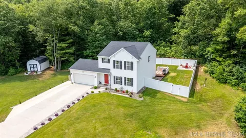 1692 Ryan Woods, Allegan, MI 49010