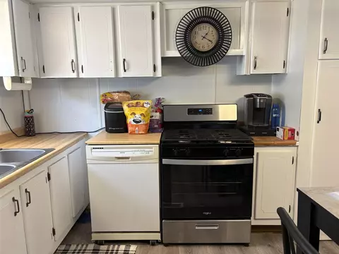 Kitchen - 5169 S Tomahawk, Baldwin, MI 49304 photo 3 of 3