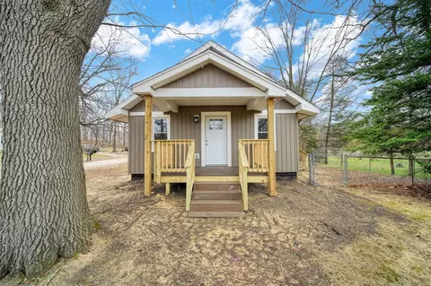 Exterior - 3227 Matthews, Jackson, MI 49203 photo 2 of 12