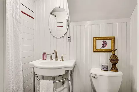 Bath - 612 Hill, Marshall, MI 49068 photo 3 of 3