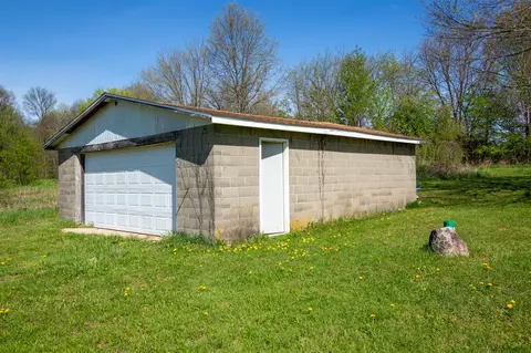 18678 Smith, Cassopolis, MI 49031 photo 4