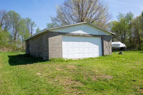 18678 Smith, Cassopolis, MI 49031 photo 3