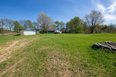 18678 Smith, Cassopolis, MI 49031 photo 2