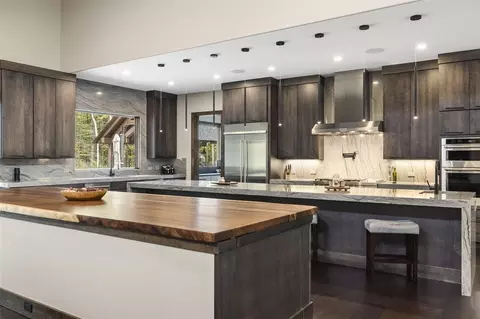 Kitchen - 6941 Youngren, Harbert, MI 49115 photo 5 of 7