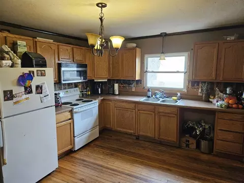 1014 Seventh, Three Rivers, MI 49093 photo 4