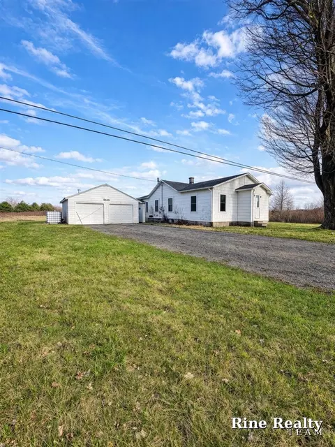 8448 N N Ctr, Mount Morris, MI 48458